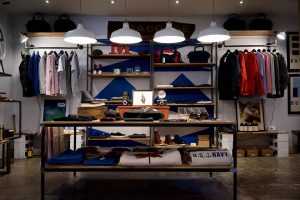 Moderne winkels met ideale lichtbron LED-verlichting in showroom voor optimale productweergave en werksfeer