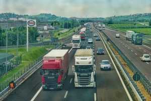 Home Visualisatie van hoe een rittenregistratie werkt met GPS-kastje in zakelijke voertuigen