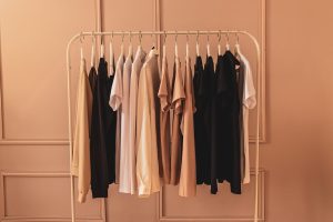 Betoverende wereld van damesmode collectie bij To Be Dressed met trendy kleding en accessories