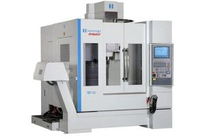 Home CNC freesmachine in werking, precisie bewerking van materiaal met computergesturde frees